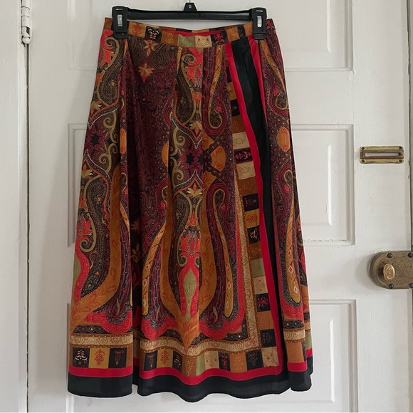 Vintage Scarf Skirt with pockets! - Picture 8 of 9